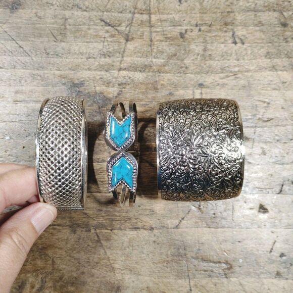Three Vintage Sarah Coventry Bracelets LOT Cuff Engraved Silver Tone Blue Arrow - Picture 1 of 15